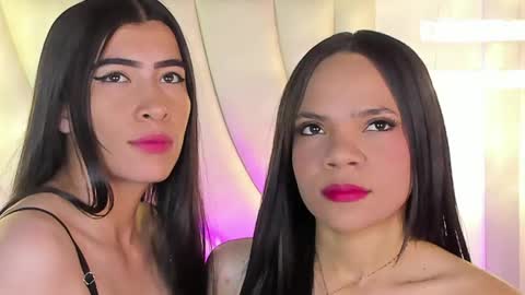 Snapshot of siara_lewis_ chatting on June 2, 10:34 pm Siara and Zoe tattoo online show from June 2, 10:34 pm