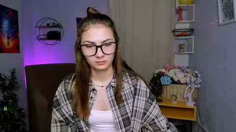 Snapshot of sicilia_shine chatting on February 3, 1:49 pm silicia online show from February 3, 1:49 pm