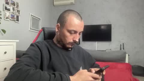 Snapshot of sidvicious23cm chatting on February 23, 6:49 pm sidvicious23cm online show from February 23, 6:49 pm