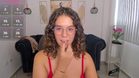 Snapshot of sienna_luxor chatting on June 16, 7:27 pm siiena online show from June 16, 7:27 pm