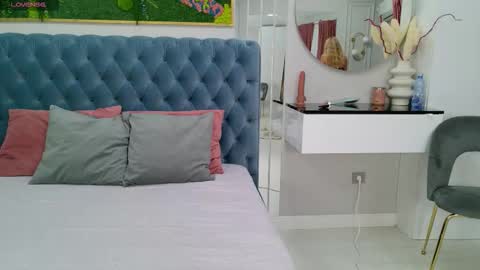 Sienna online show from September 23, 4:26 am