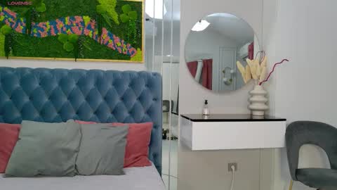 Sienna online show from November 17, 5:02 am