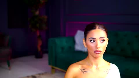 Sienna online show from September 20, 6:36 am