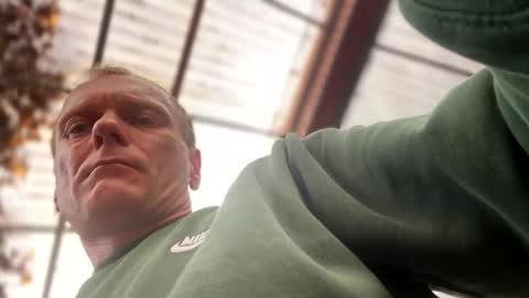 R online show from November 12, 9:32 am