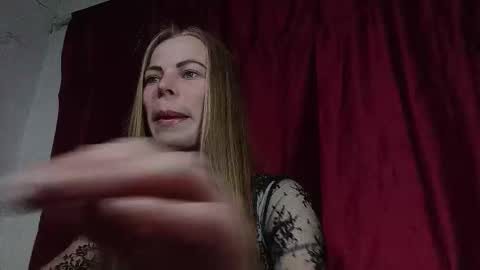 JULIANA online show from March 14, 8:25 pm