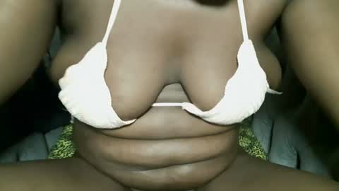 Snapshot of silky_aura chatting on June 23, 6:28 pm Memoo online show from June 23, 6:28 pm