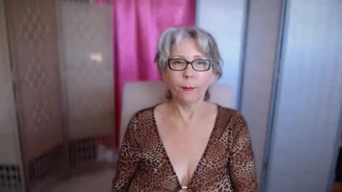 Snapshot of silky_petra2 chatting on October 31, 12:00 am petra daniels online show from October 31, 12:00 am