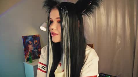 Snapshot of silkyfin chatting on December 19, 4:36 pm Nixie online show from December 19, 4:36 pm