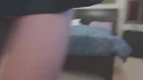 Snapshot of silkylvr chatting on December 21, 5:20 pm Silkylvr Crossdresser online show from December 21, 5:20 pm