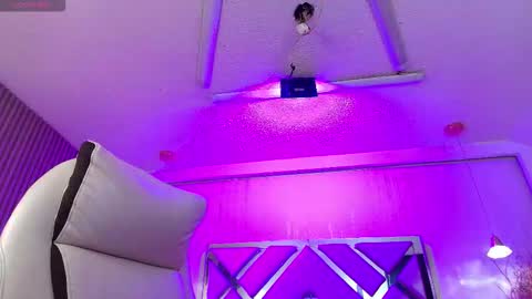 SIlvana  online show from March 6, 1:18 pm