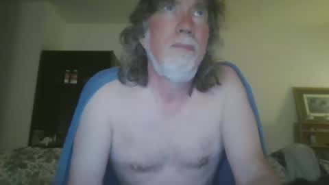 Snapshot of silverfunfox chatting on April 27, 10:35 am silverfunfox online show from April 27, 10:35 am