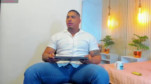 Snapshot of simeone_panda chatting on January 12, 12:33 pm simeone_panda online show from January 12, 12:33 pm