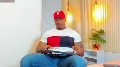 Snapshot of simeone_panda chatting on January 17, 11:49 am simeone_panda online show from January 17, 11:49 am