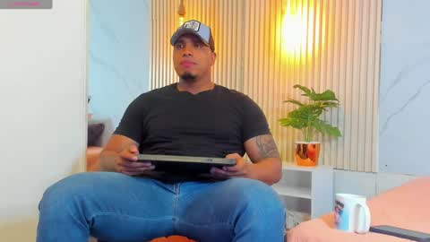 Snapshot of simeone_panda chatting on January 18, 12:04 pm simeone_panda online show from January 18, 12:04 pm