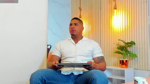 Snapshot of simeone_panda chatting on January 20, 11:45 am simeone_panda online show from January 20, 11:45 am