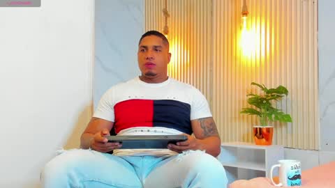 Snapshot of simeone_panda chatting on January 21, 11:46 am simeone_panda online show from January 21, 11:46 am