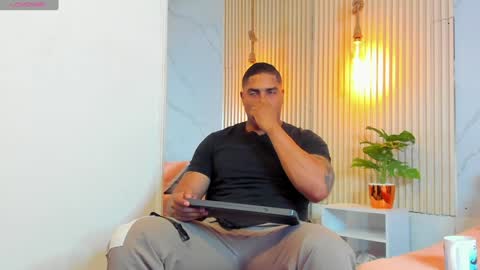Snapshot of simeone_panda chatting on January 24, 11:48 am simeone_panda online show from January 24, 11:48 am