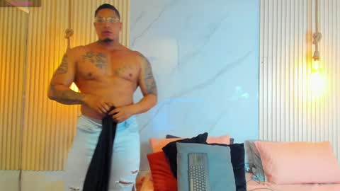 Snapshot of simeone_panda chatting on January 28, 2:42 pm simeone_panda online show from January 28, 2:42 pm