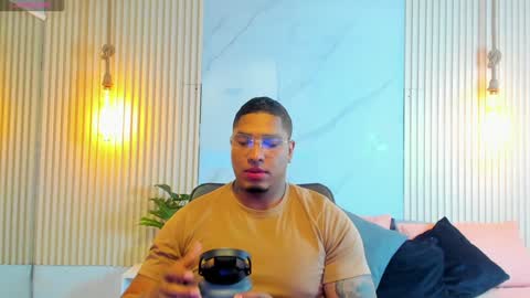 Snapshot of simeone_panda chatting on January 29, 12:02 pm simeone_panda online show from January 29, 12:02 pm