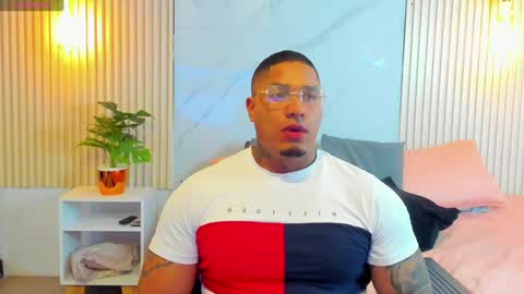 Snapshot of simeone_panda chatting on February 1, 11:54 am simeone_panda online show from February 1, 11:54 am