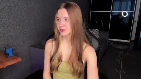 Snapshot of simikisss chatting on May 18, 9:37 am simikiss online show from May 18, 9:37 am