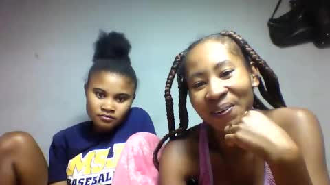 Snapshot of simirna98 chatting on June 3, 9:09 pm simirna98 online show from June 3, 9:09 pm