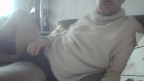 Snapshot of simml98 chatting on December 6, 1:55 pm Sam online show from December 6, 1:55 pm