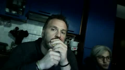 Snapshot of simodav chatting on February 17, 6:47 pm simodav online show from February 17, 6:47 pm