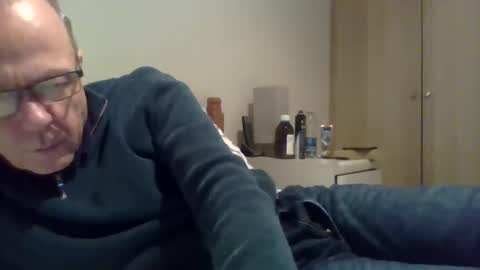 simon56691 online show from December 19, 6:45 pm