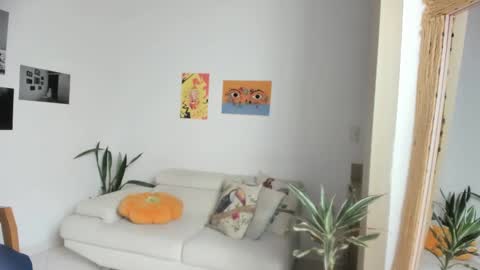 Snapshot of simone_4201 chatting on December 2, 5:59 pm Sim. online show from December 2, 5:59 pm