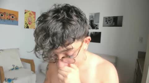 Snapshot of simone_4201 chatting on December 25, 4:22 pm Sim. online show from December 25, 4:22 pm