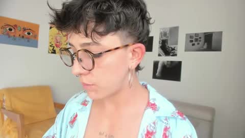 Snapshot of simone_4201 chatting on January 21, 8:54 pm Sim. online show from January 21, 8:54 pm