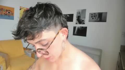 Snapshot of simone_4201 chatting on January 22, 7:45 pm Sim. online show from January 22, 7:45 pm