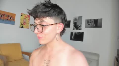 Snapshot of simone_4201 chatting on January 22, 10:48 pm Sim. online show from January 22, 10:48 pm