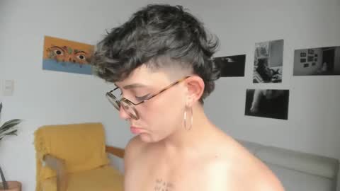 Snapshot of simone_4201 chatting on February 3, 5:35 pm Sim. online show from February 3, 5:35 pm