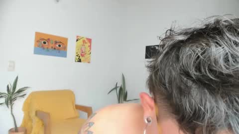 Snapshot of simone_4201 chatting on February 4, 6:38 pm Sim. online show from February 4, 6:38 pm