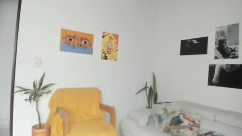 Snapshot of simone_4201 chatting on February 5, 6:04 pm Sim. online show from February 5, 6:04 pm