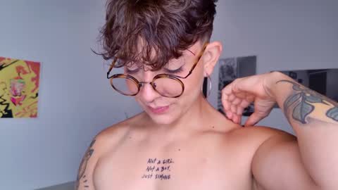 Snapshot of simone_4201 chatting on September 16, 2:29 pm Sim. online show from September 16, 2:29 pm