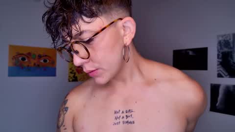 Snapshot of simone_4201 chatting on September 17, 11:45 am Sim. online show from September 17, 11:45 am