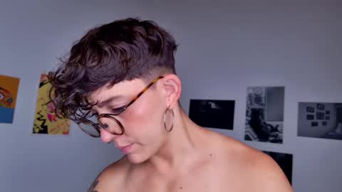 Snapshot of simone_4201 chatting on September 30, 6:24 pm Sim. online show from September 30, 6:24 pm