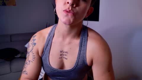 Snapshot of simone_4201 chatting on October 10, 10:53 pm Sim. online show from October 10, 10:53 pm