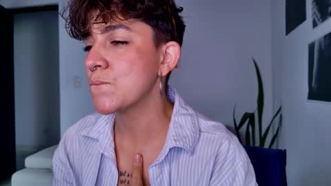 Snapshot of simone_4201 chatting on October 19, 1:12 pm Sim. online show from October 19, 1:12 pm