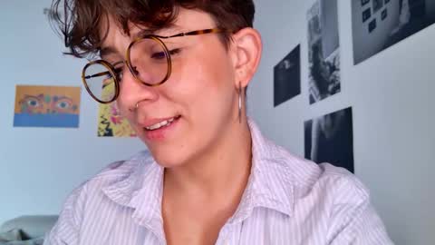 Snapshot of simone_4201 chatting on October 28, 4:09 pm Sim. online show from October 28, 4:09 pm