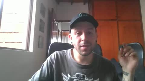 Snapshot of simonm777 chatting on October 17, 1:25 pm simonm777 online show from October 17, 1:25 pm
