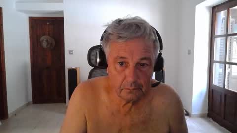 Snapshot of simonthenudist chatting on September 17, 4:14 am Simon online show from September 17, 4:14 am