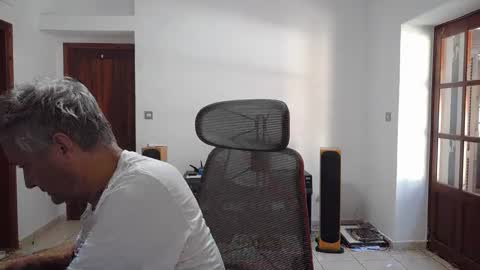 Snapshot of simonthenudist chatting on September 24, 12:52 pm Simon online show from September 24, 12:52 pm