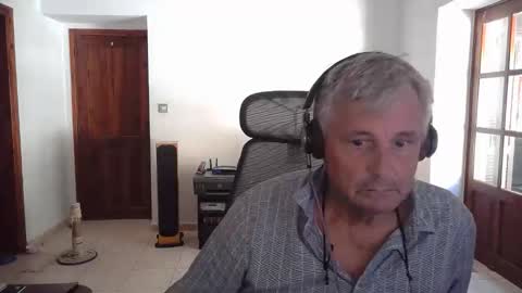 Snapshot of simonthenudist chatting on October 7, 10:34 am Simon online show from October 7, 10:34 am