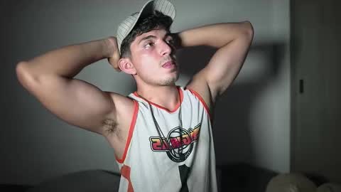 Snapshot of simoon_01 chatting on February 6, 3:33 am SIMOON online show from February 6, 3:33 am