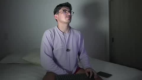 Snapshot of simoon_01 chatting on February 25, 1:04 am SIMOON online show from February 25, 1:04 am