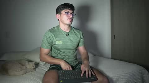 Snapshot of simoon_01 chatting on March 1, 2:02 am SIMOON online show from March 1, 2:02 am